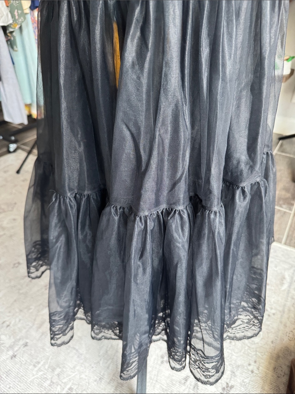 Black Tiered Vintage Lace-Trim Petticoat Skirt - Picture 3 of 4